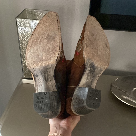 Corral Chocolate Lamb Floral Embroidery Boot - Picture 8 of 8